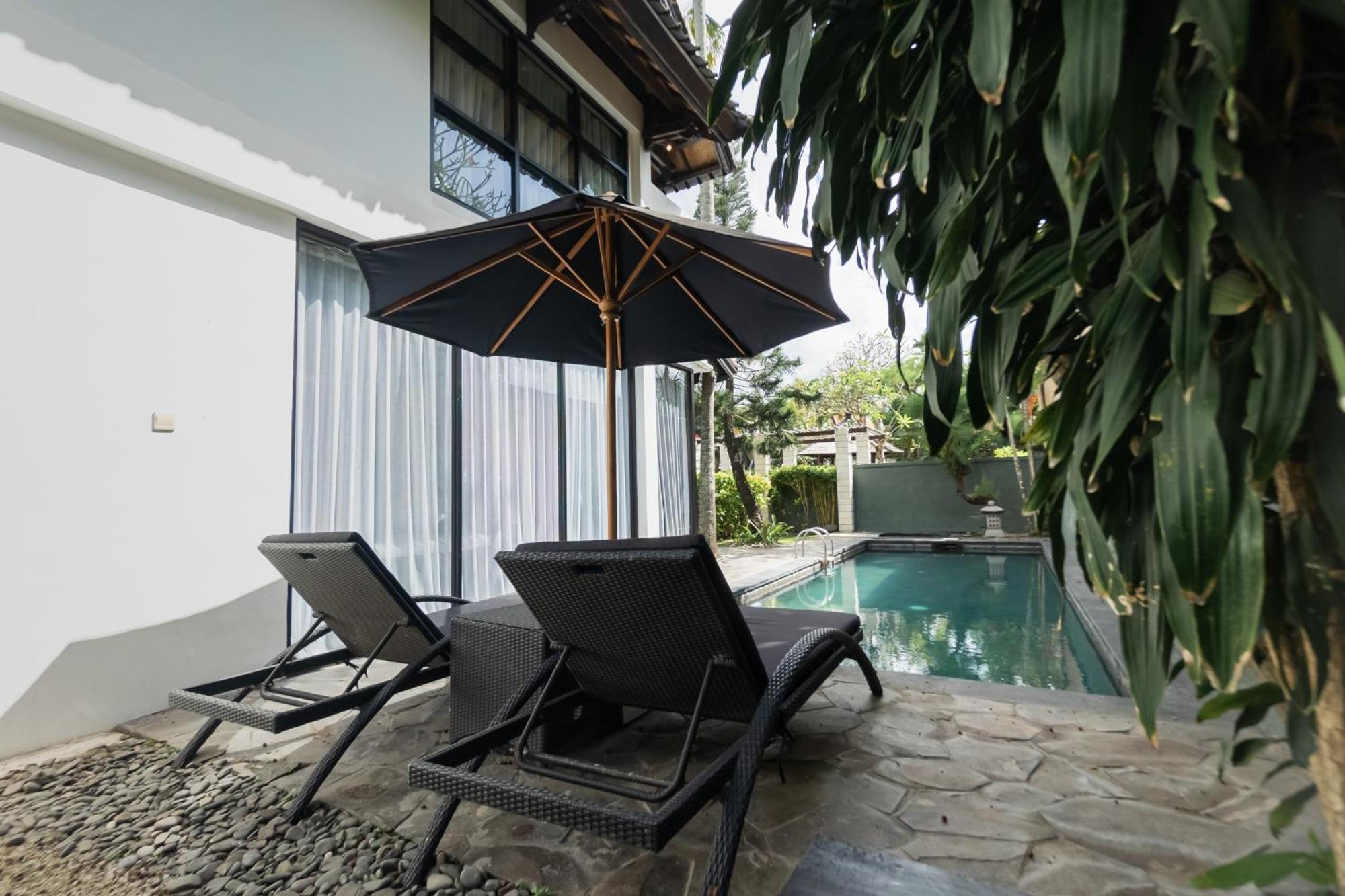 Four On Drupadi Villa Seminyak Buitenkant foto